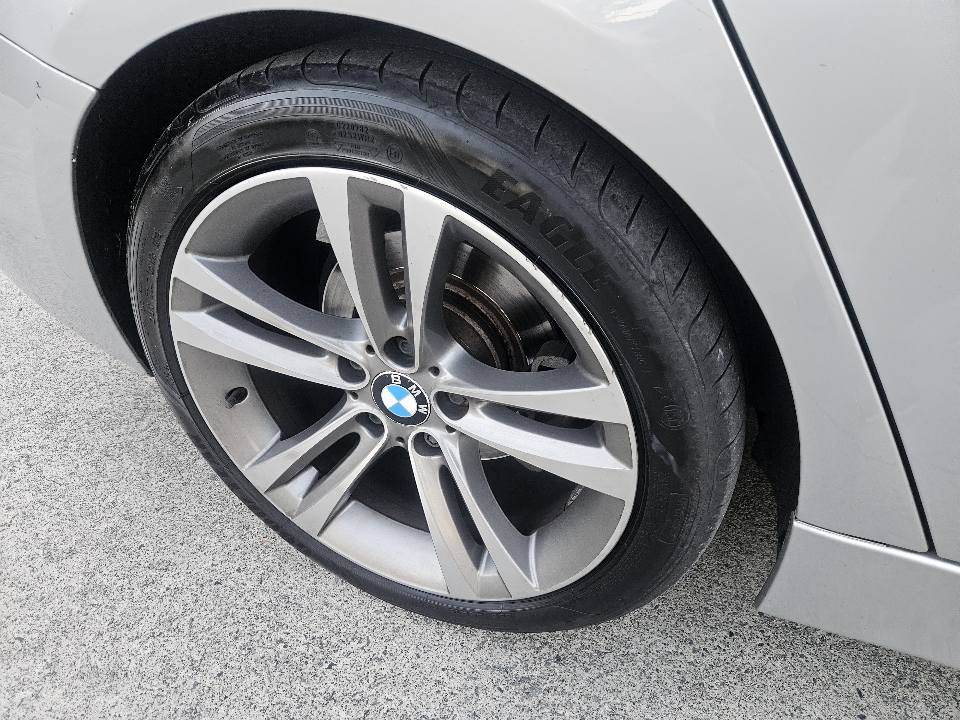 2013 BMW 320i sport f30 18.jpg